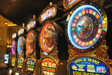 bensu Captain's Bounty live dealer table on mobile phone display showing card arrangement and player positions